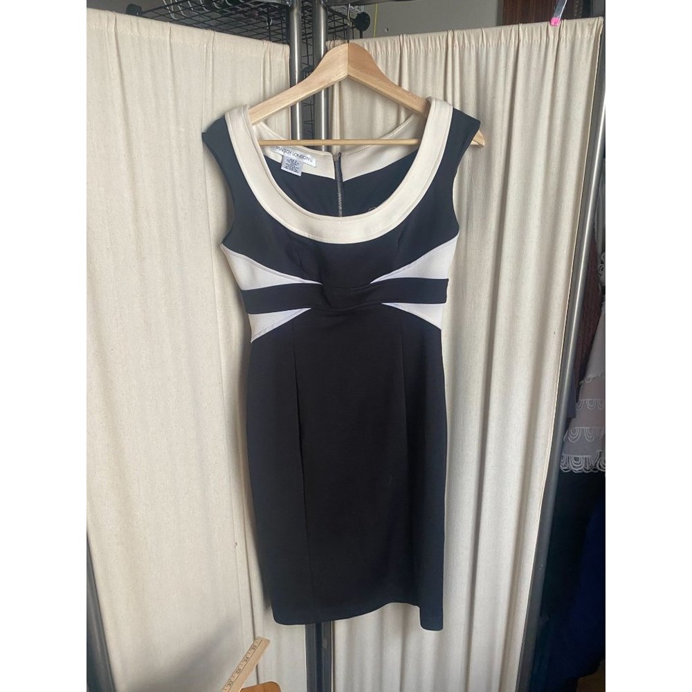 EUC Maggy London Little Black Dress Sz 8 PERFECT Night out Dress Hugs Curves